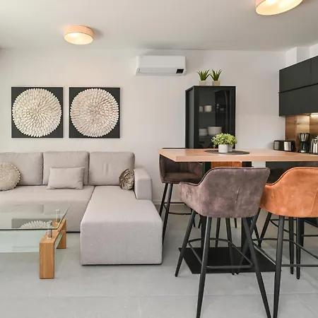 Smash A - Apartments With Private Pool Novalja Exterior photo