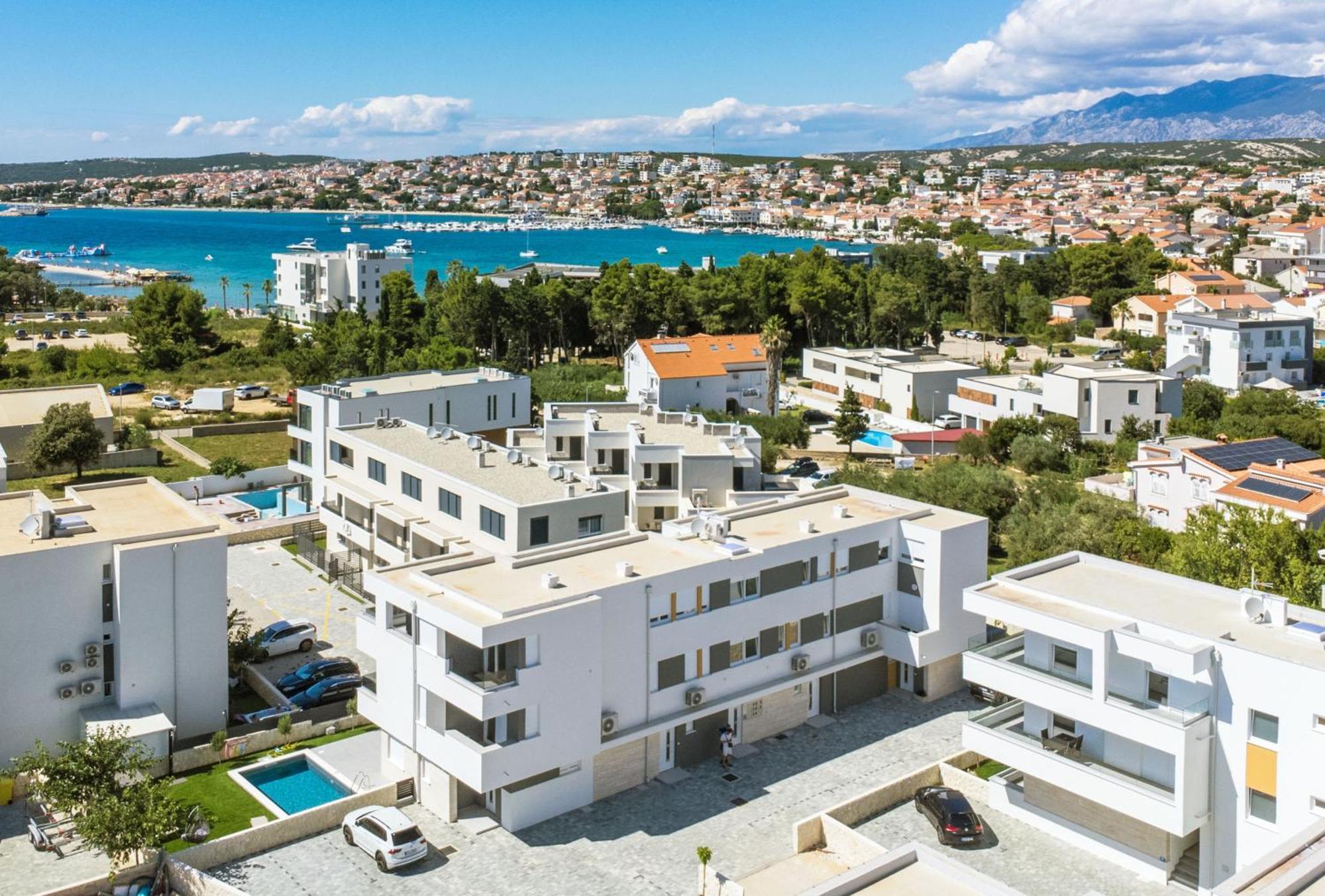 Smash A - With Private Pool Apartment *