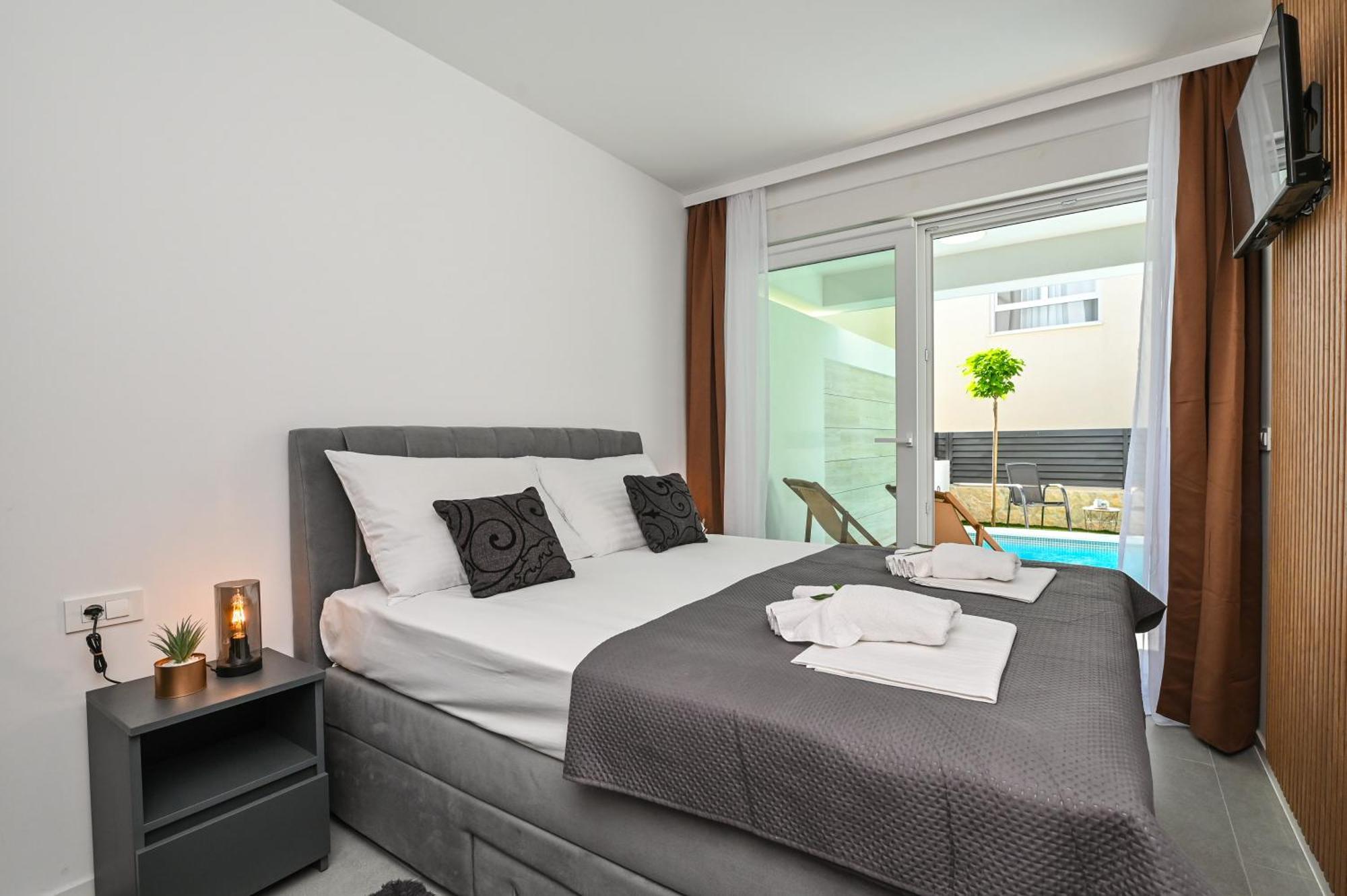 Smash A - With Private Pool Apartment Novalja