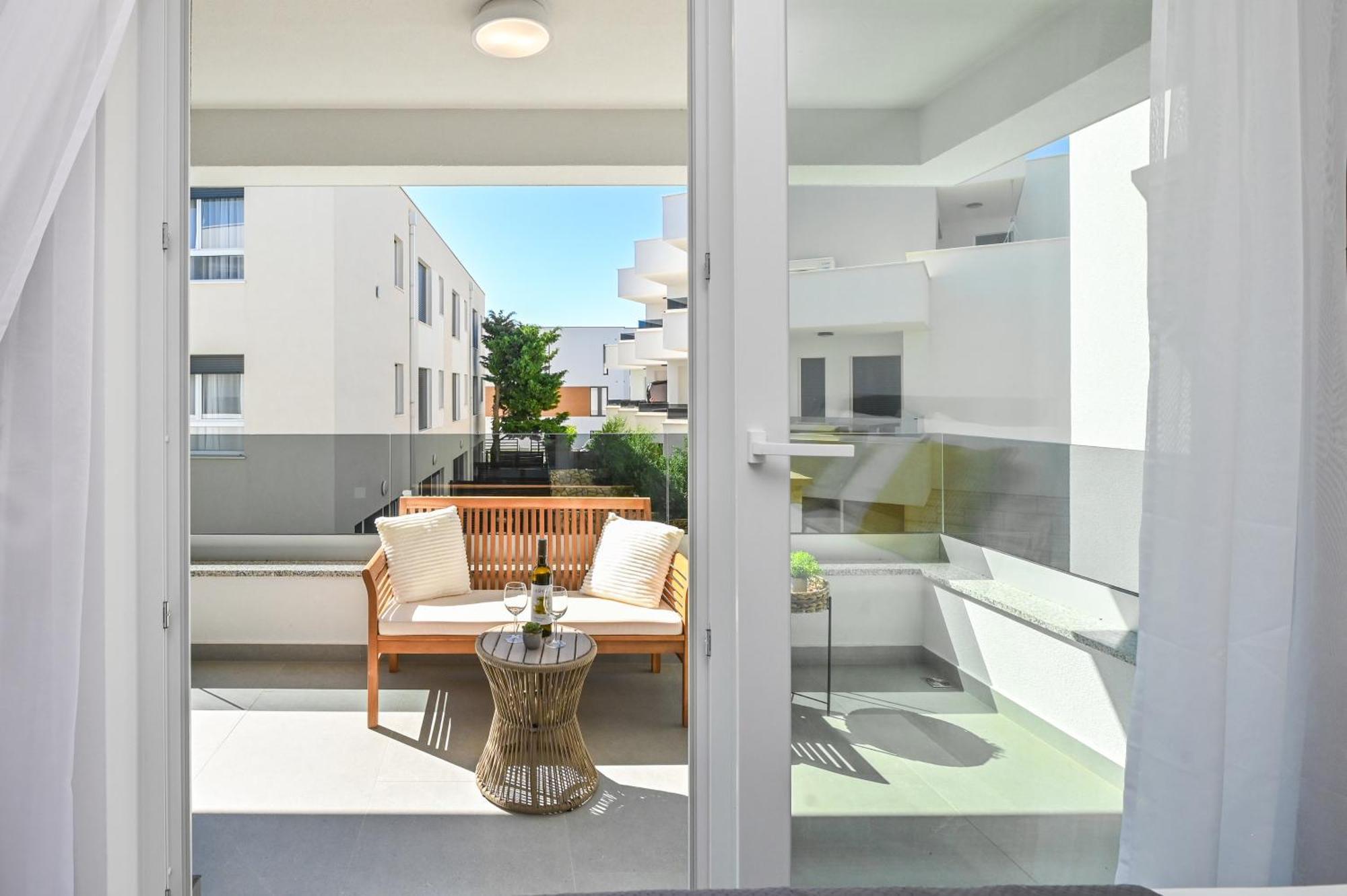 Smash A - With Private Pool Apartment