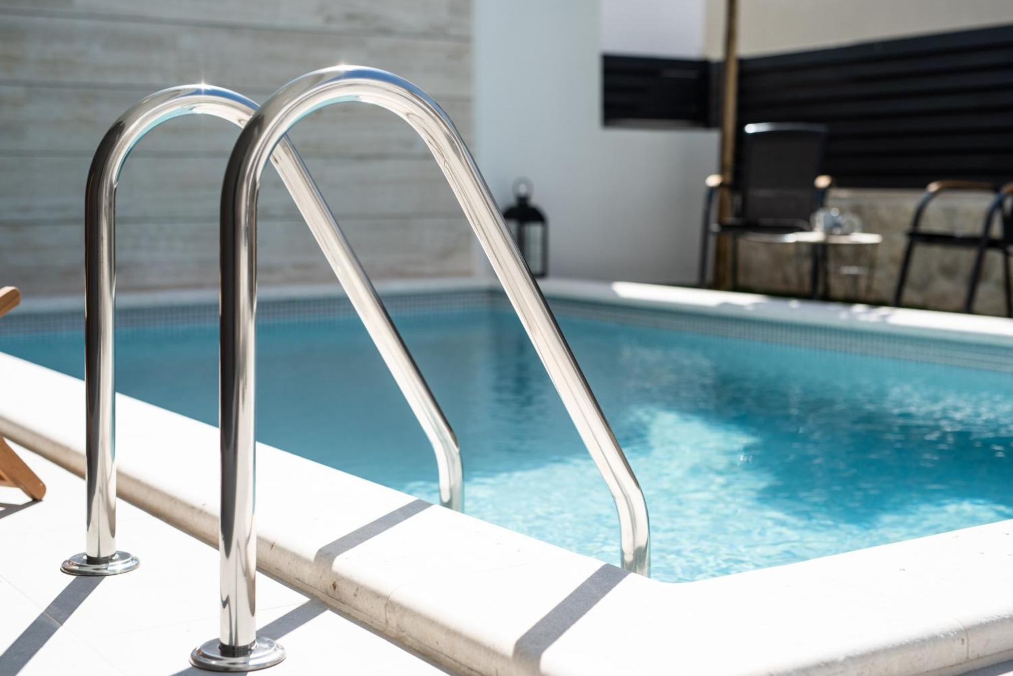 Smash A - With Private Pool Novalja